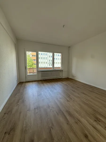Schlüterstraße | saniertes - helles - 1 - Zimmer Apartment mit Balkon 2.OG — photo 1